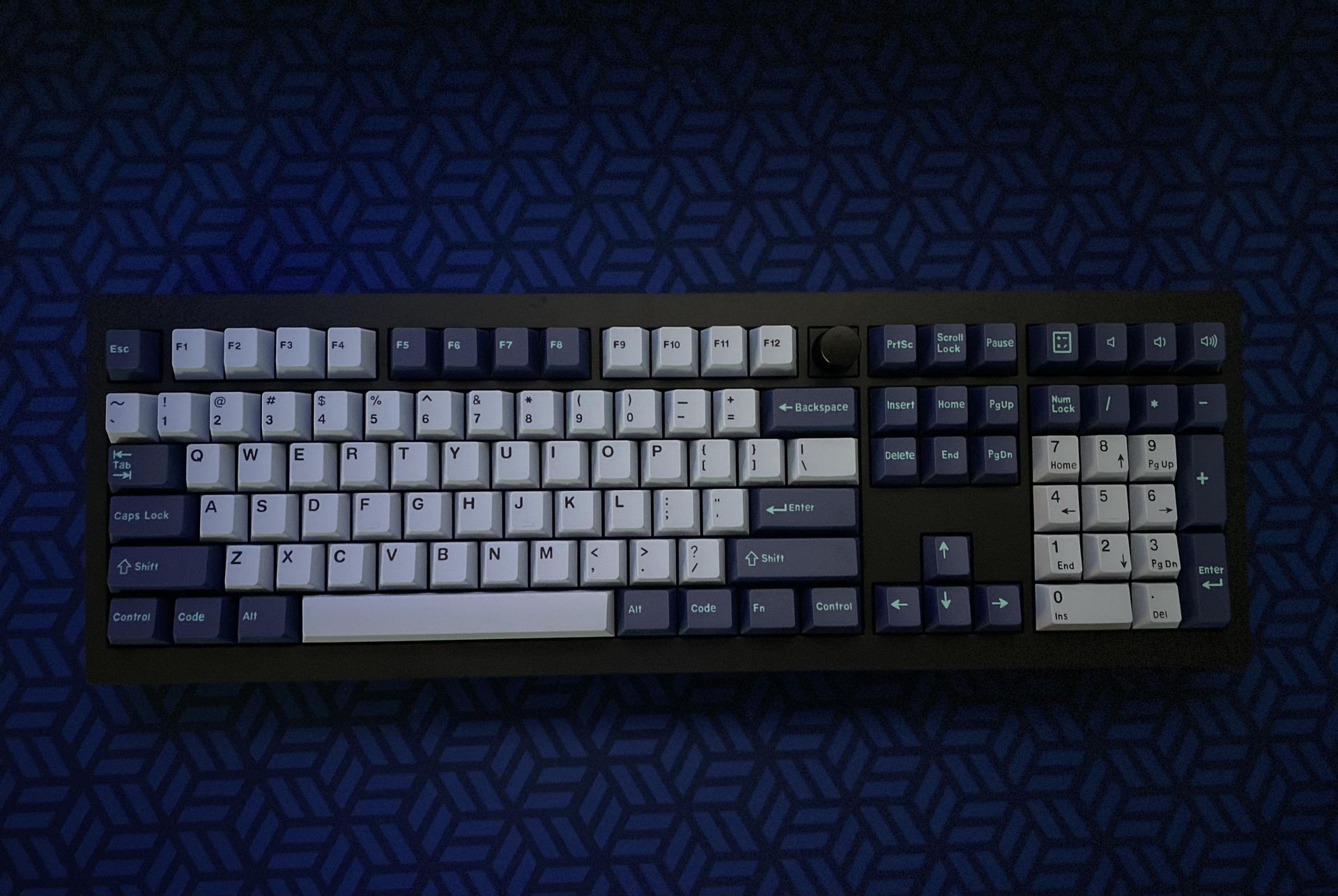 Custom dark blue mechanical keyboard with white keycaps by Must Keebs