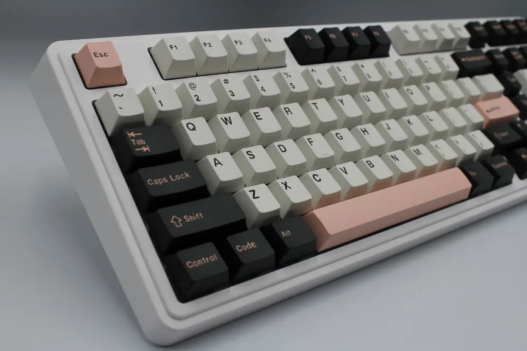 96-B-OLI - Angled Close-up.webp